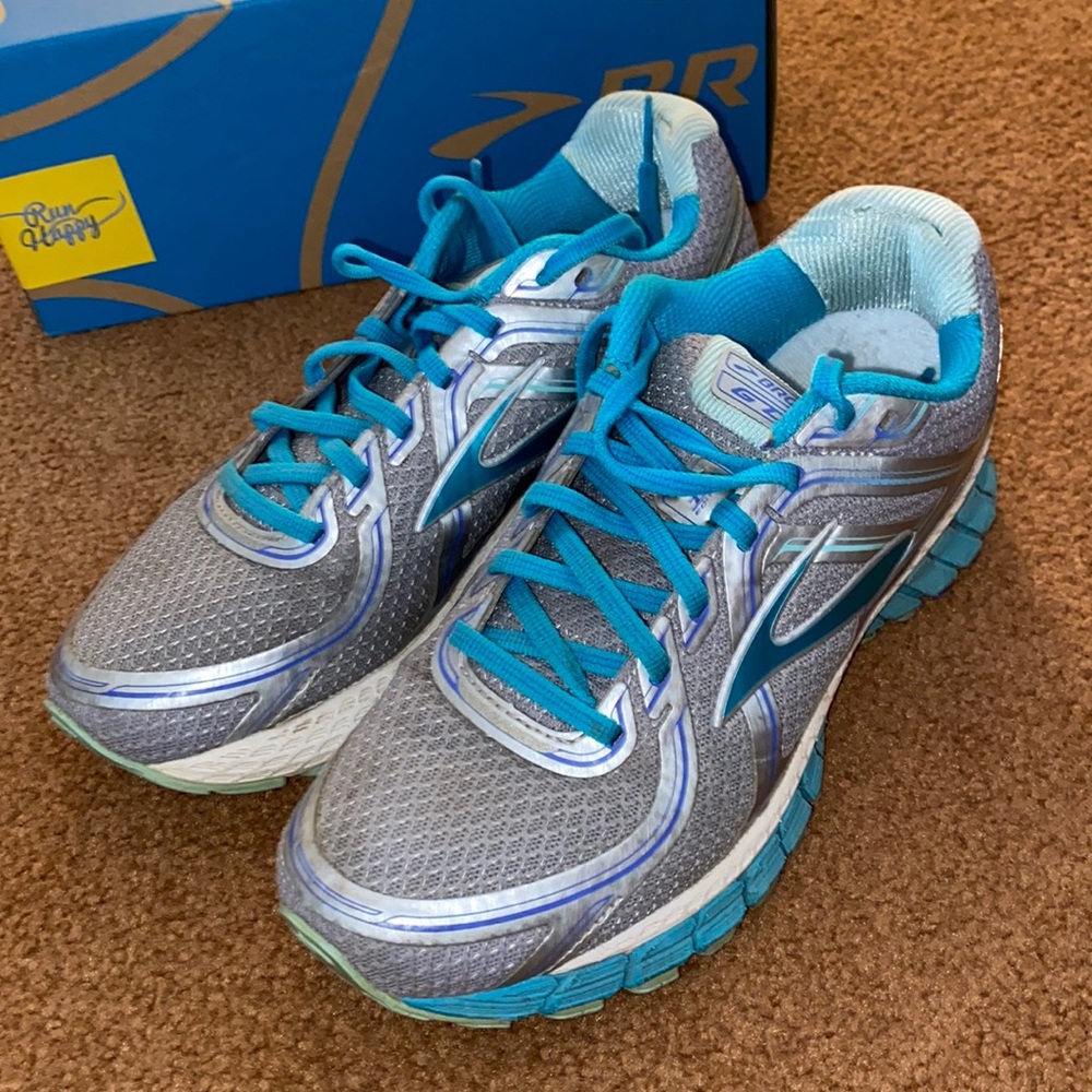 Brooks adrenaline GTS 16 women’s 9 D wide tennis shoes